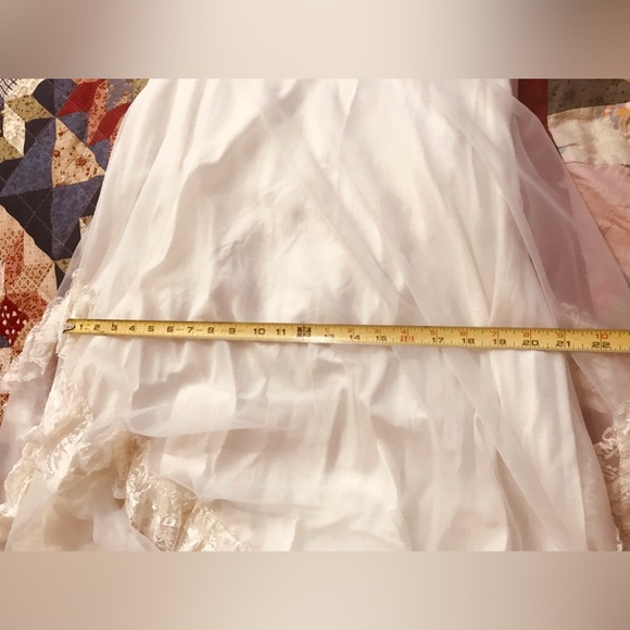 Vintage Wedding Dress Size 10 or Medium - Picture 16 of 17